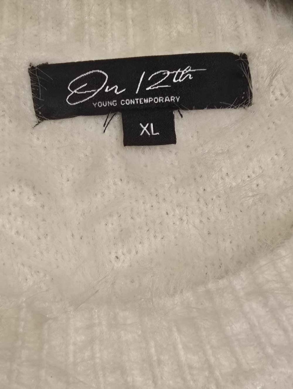 White Eyelash Knit Sweater Pearl Rhinestone Embellished Super Soft Stretch XL - Picture 3 of 6